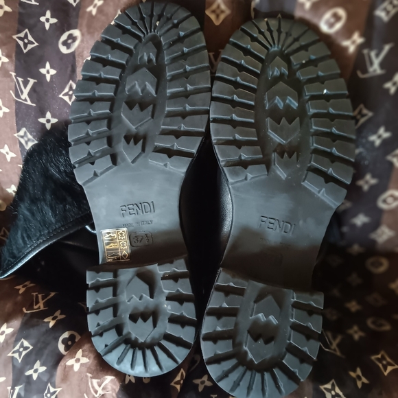 FENDI fur lined boots - Picture 6 of 6
